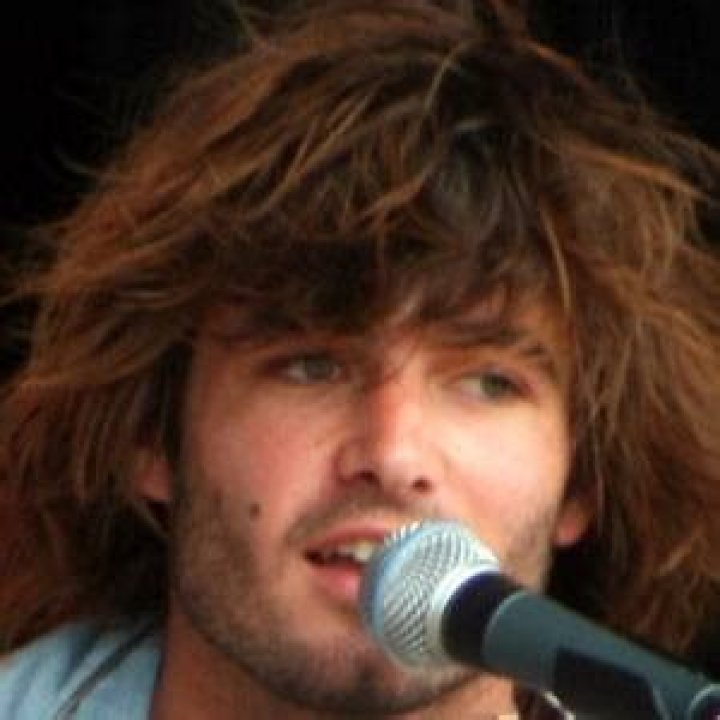 Angus Stone Net Worth | Celebrity Net Worth