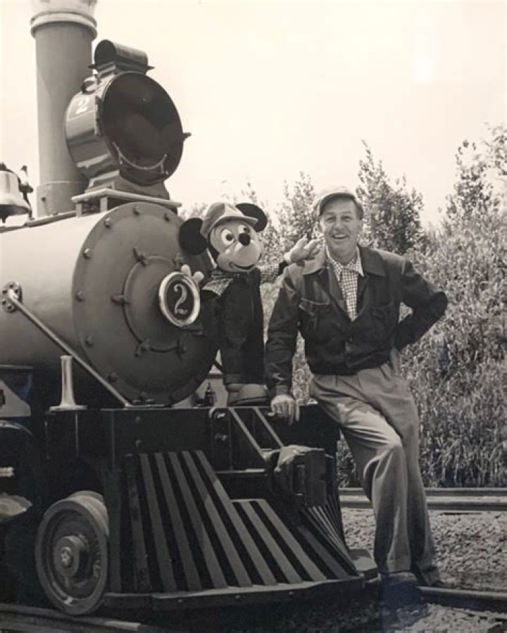 Bret Iwan Net Worth | Celebrity Net Worth