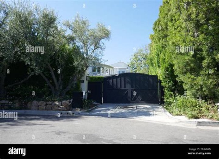 Danny DeVito And Rhea Perlman Sell Beverly Hills Estate For $28 MILLION!