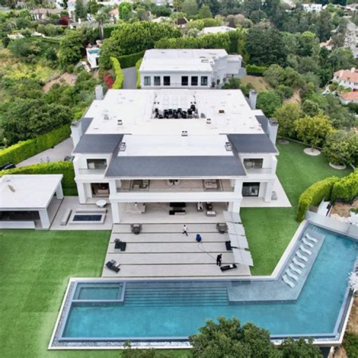 Jay-Z And Beyonce Might Purchase This Absolutely Stunning $85 Million Beverly Hills Mansion