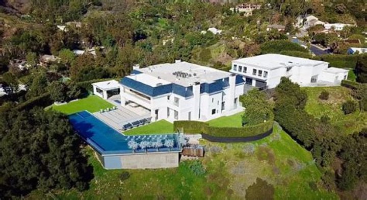 Jennifer Lopez And Ben Affleck Just Paid $61 Million For A Beverly Hills Estate... And We Just Found The Drone Video
