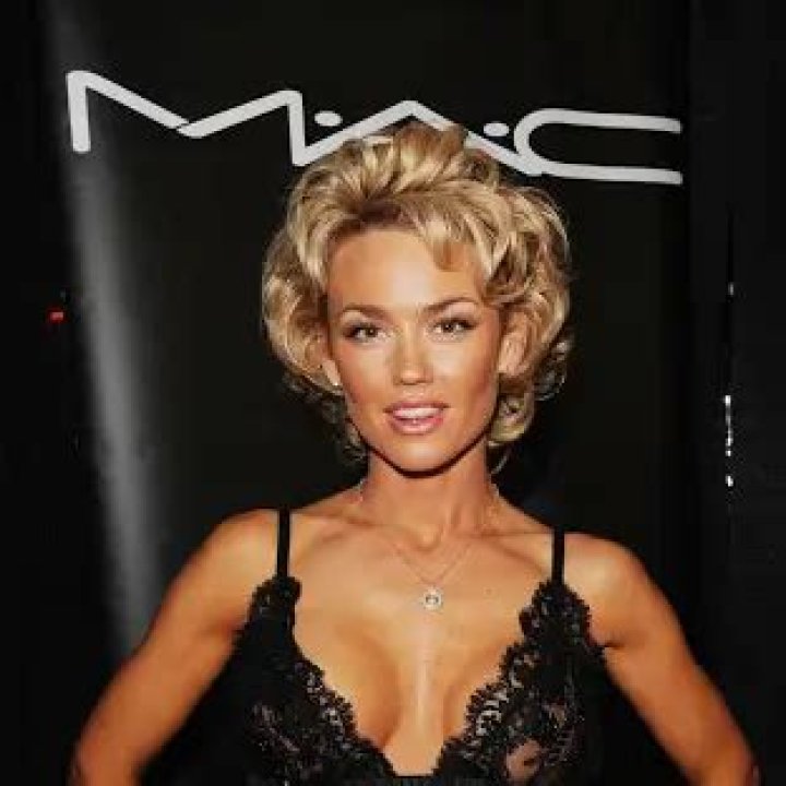 Kelly Carlson Net Worth | Celebrity Net Worth