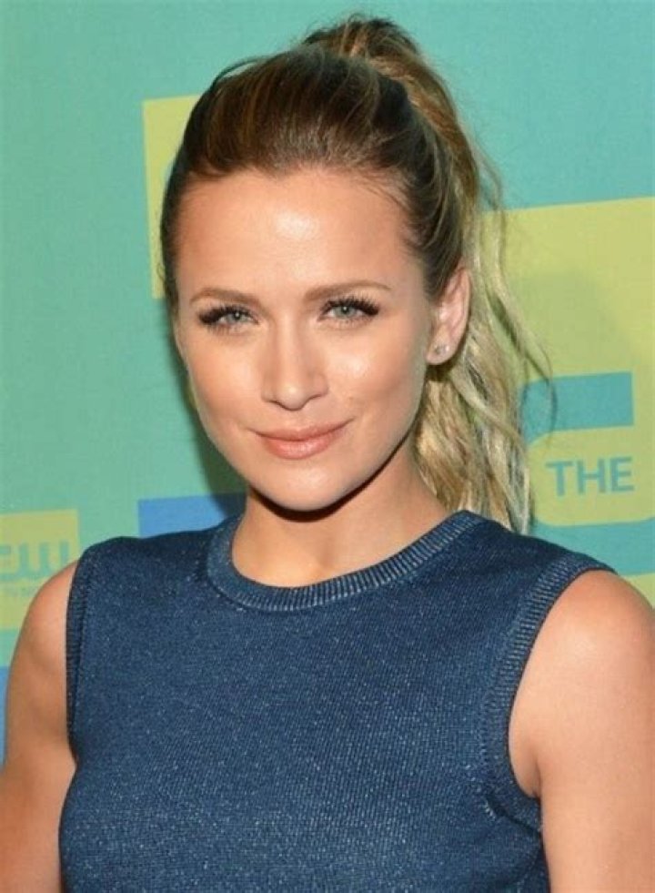 Shantel VanSanten Net Worth | Celebrity Net Worth