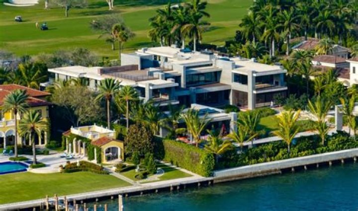 Take A New Video Tour Of Tom Brady And Gisele Bündchen's Almost $34 Million Mansion