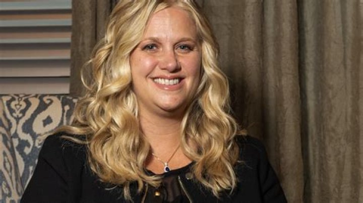 This 29 Year Old Farm Girl Is About To Takeover Warren Buffett's $300 Billion Corporate Empire
