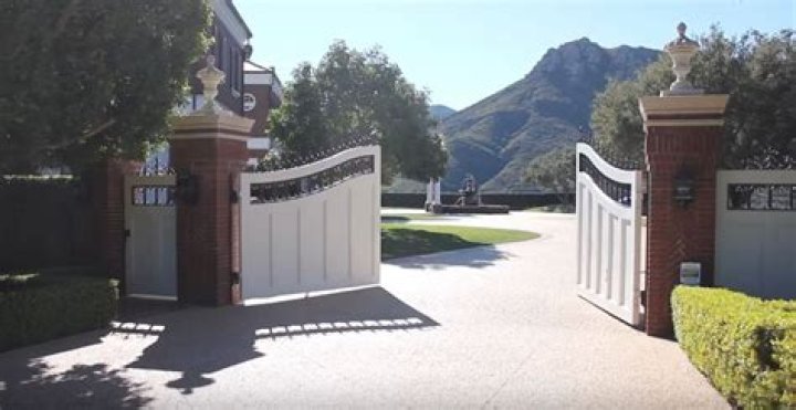 Wayne Gretzky Just Re-Acquired This Sprawling California Estate With A Fascinating History For $13.5 Million