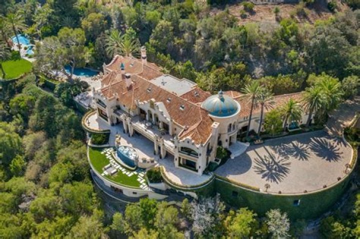 Zoe Saldaña Seeks $16.5 Million For Beverly Hills Mansion